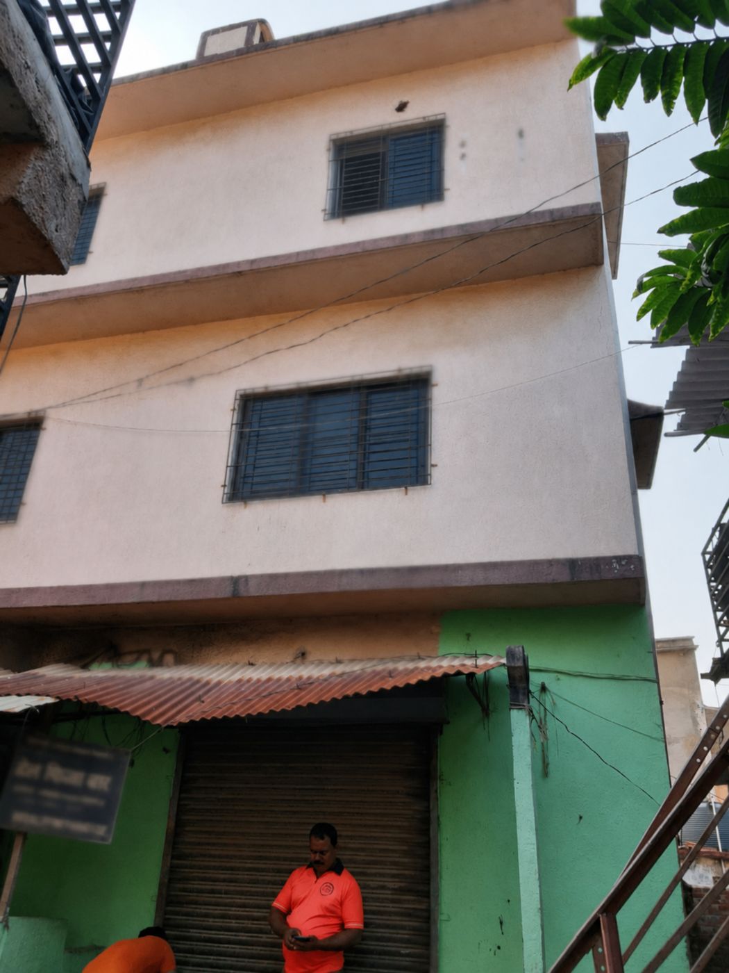 Bar, restaurant and hotel building for sale in Palghar near the beach