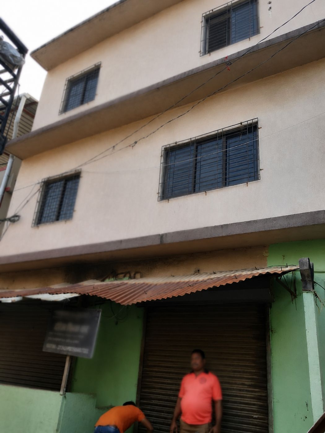 Hotel and restaurant property for sale in Palghar, street view of the building